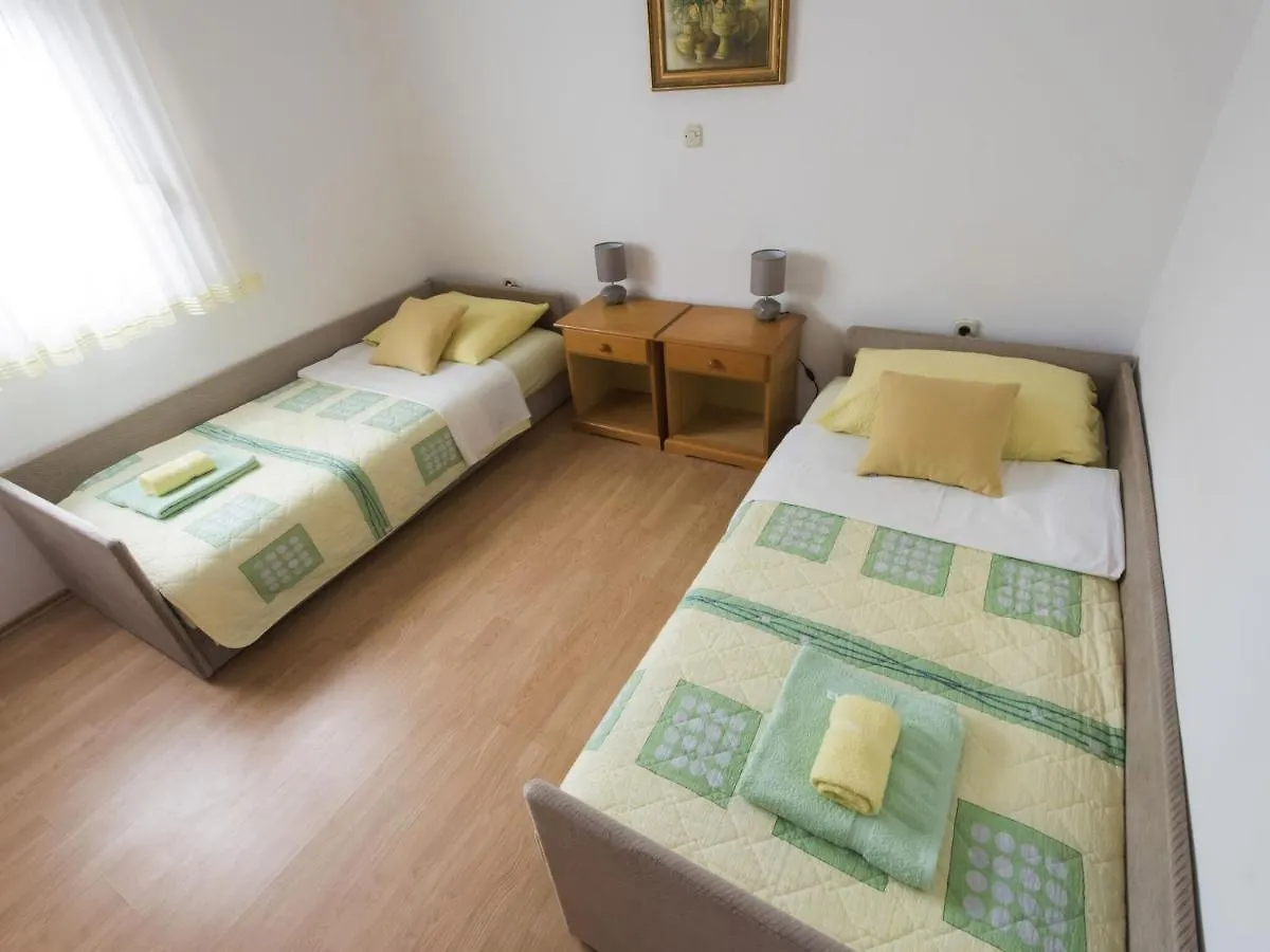 Nice Apartment In Starigrad Paklenica With Terrace קרואטיה