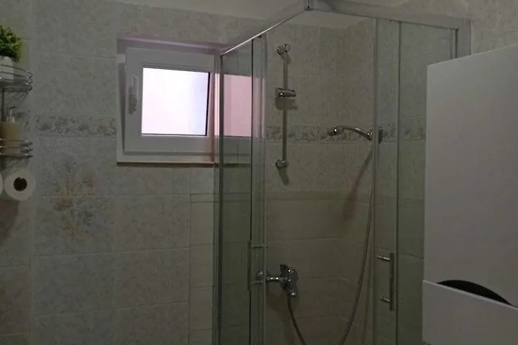 Nice Apartment In Starigrad Paklenica With Terrace 0*,